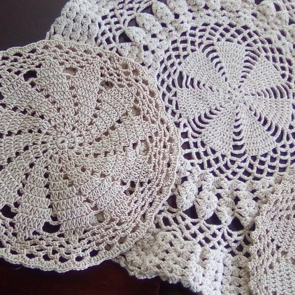 Mid Century Handmade Round Table Toppers in Ecru Colors - Set of 3 Mismatched - Picture 7 of 9